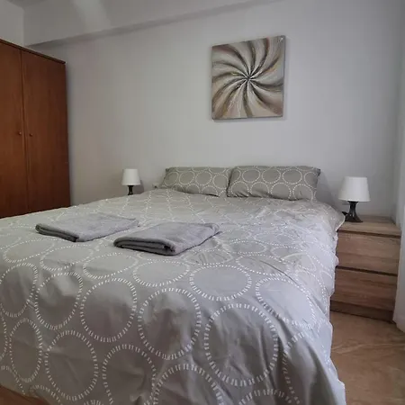 Calle Arquitecto Vidal 公寓